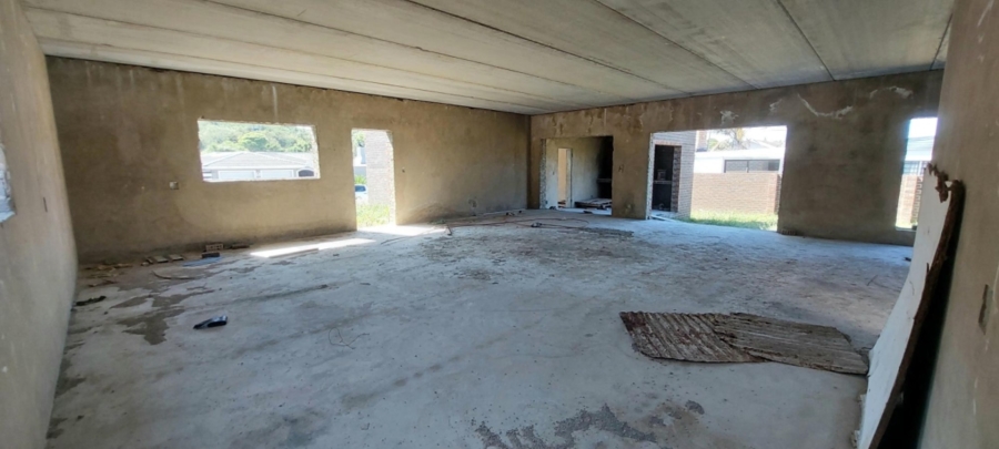 6 Bedroom Property for Sale in Sunrise On Sea Eastern Cape